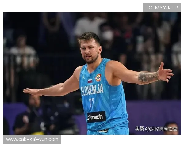 东契奇随手一甩命中三分，独行侠攻势汹涌