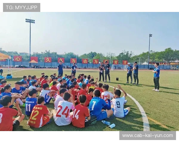 足球俱乐部开展国际交流项目派遣青训球员海外学习与成长，足球训练营团队介绍